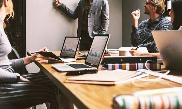 Comment détecter et signaler les situations à risque pour la santé au travail ?